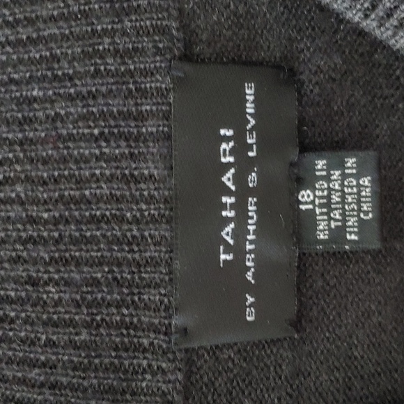 Arthur Tahari 3pc pantsuit 100% poly but feels like light weight wool size 18 - Picture 3 of 3